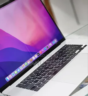 New Laptop Apple MacBook Pro 2019 16GB Intel Core I7 SSD 512GB