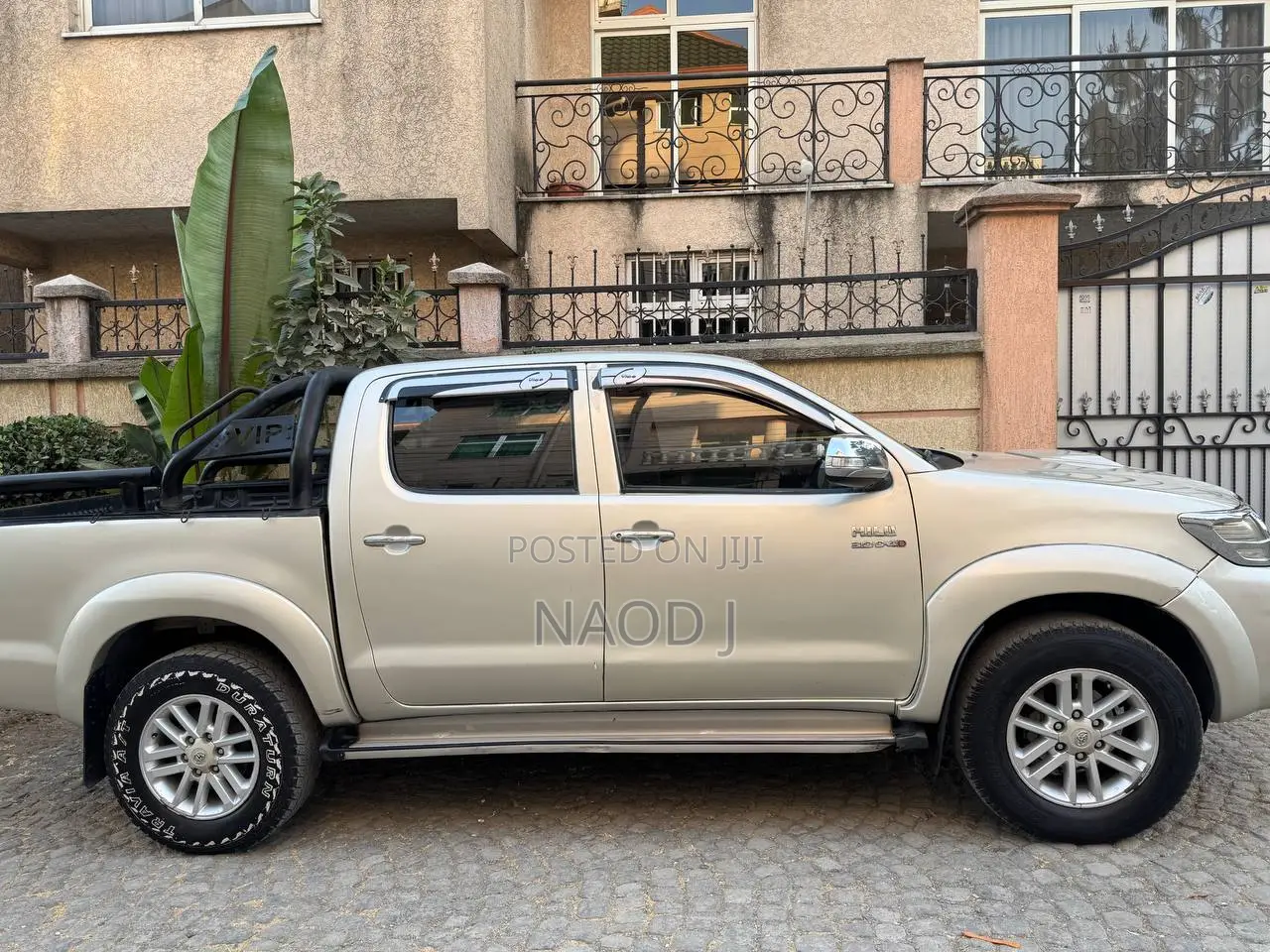 Toyota Hilux 3.0 D-4D 4x4 2015 Gold
