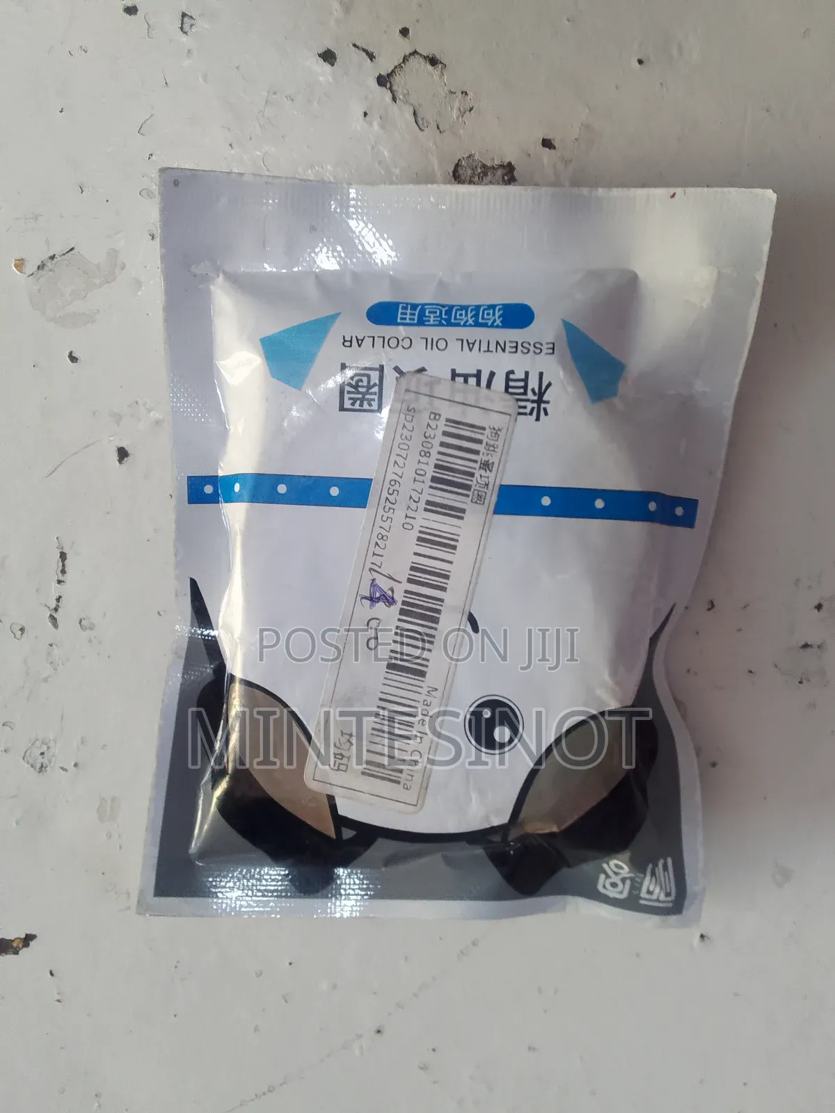 አንገት ላይ የሚታሰር የቁንጫ መከላከያ