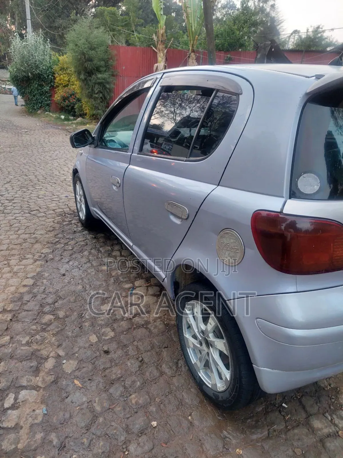 Toyota Vitz 2004 Silver