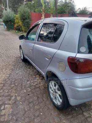 Toyota Vitz 2004 Silver