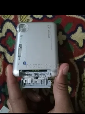 Konica Minolta Dimage X1 Digital Camera