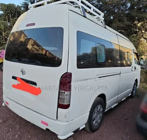 Toyota HiAce 2014 White