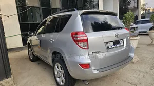 Toyota RAV4 2011 Silver