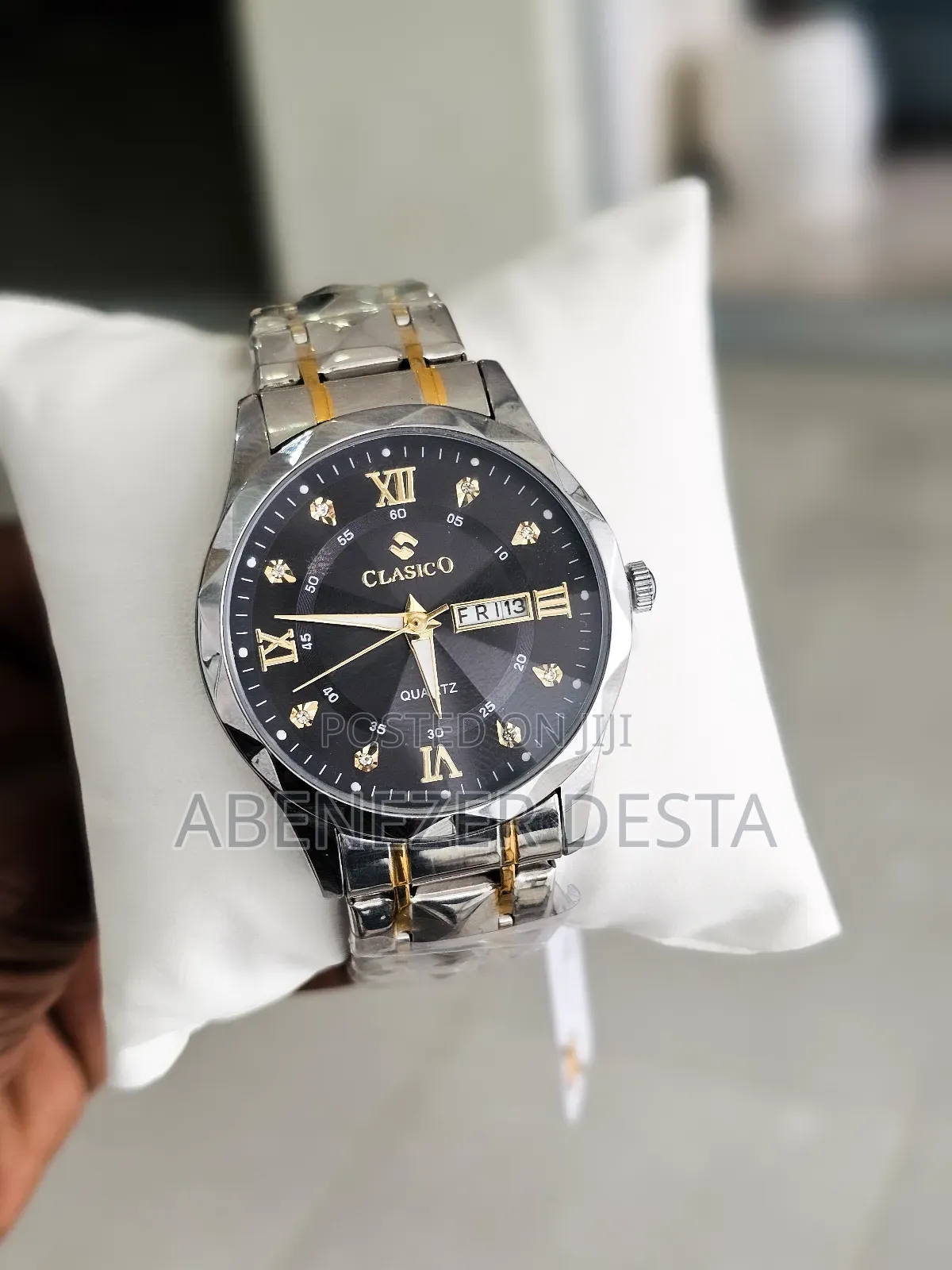 Classico Quartz Analog Men's Watch With a Black Silver-Gold Stainless