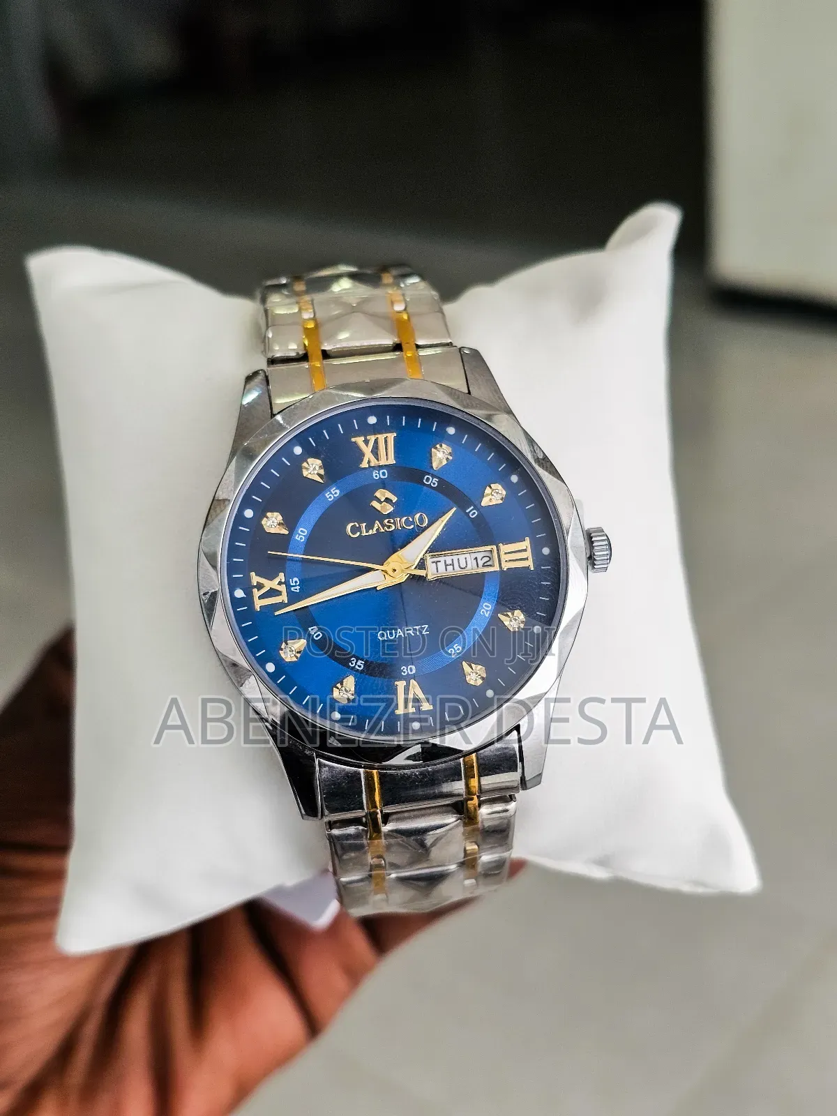 Clasico Men's Business Dress Quartz Wristwatch With a Stainless