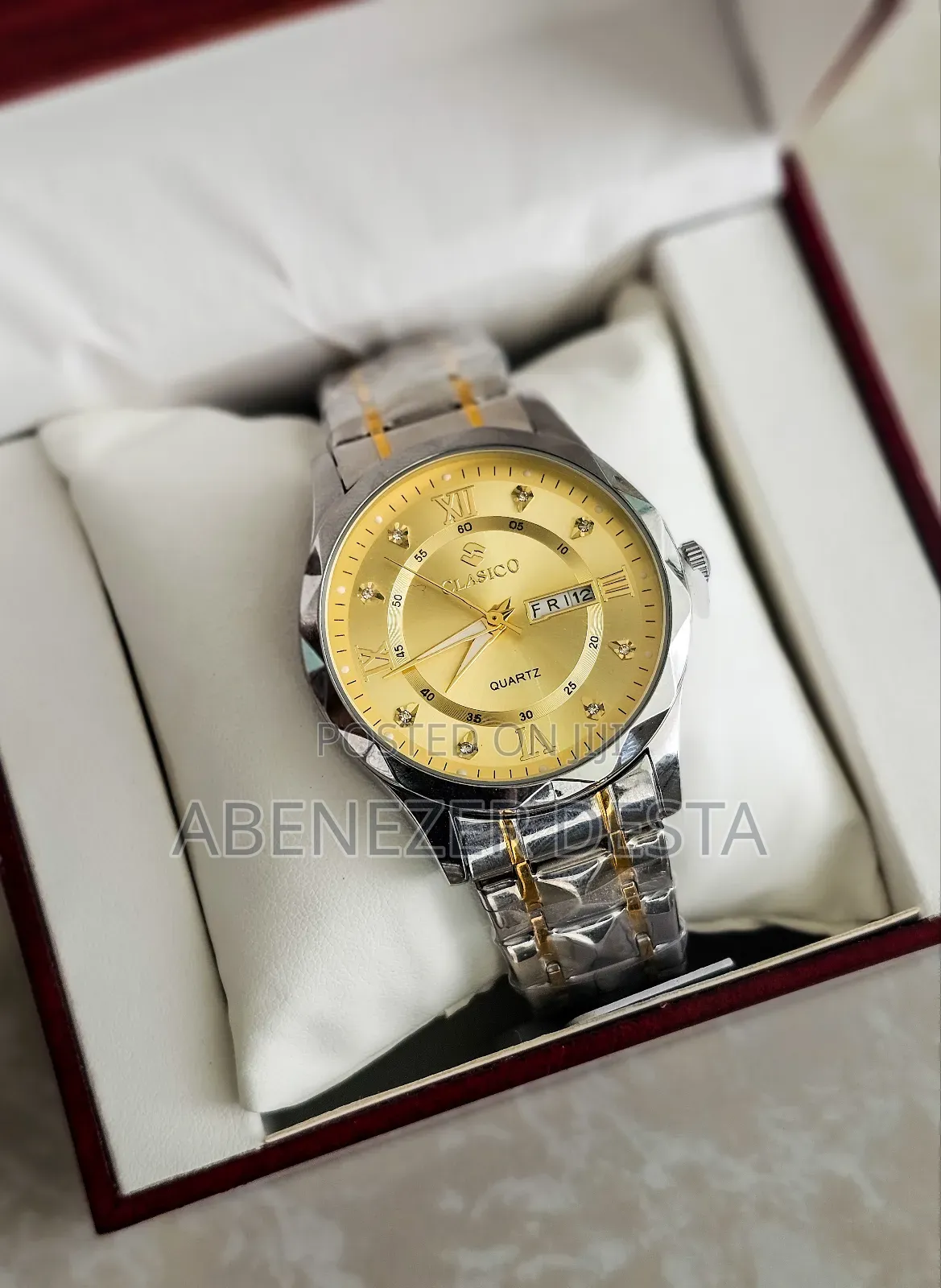 Clasico Men's Quartz Watch With a Stainless Steel Strap and Gold-Tone