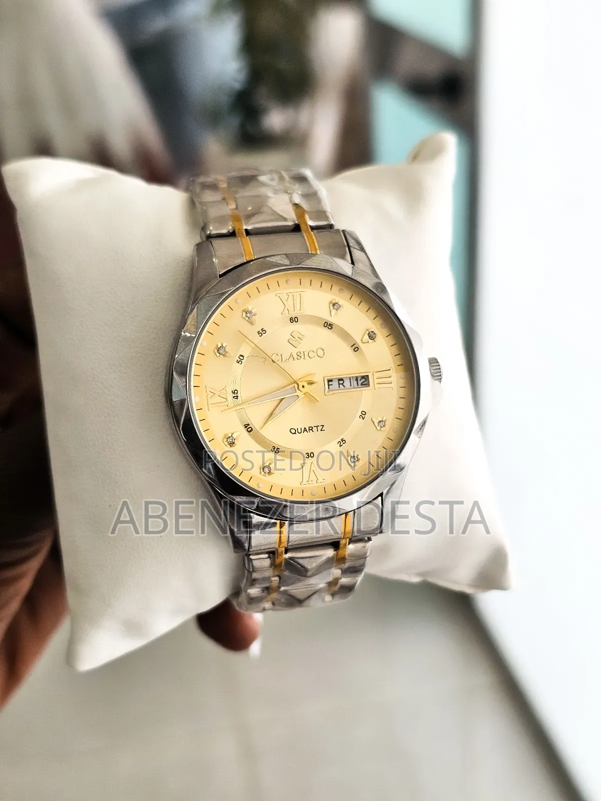 Clasico Men's Quartz Watch With a Stainless Steel Strap and Gold-Tone