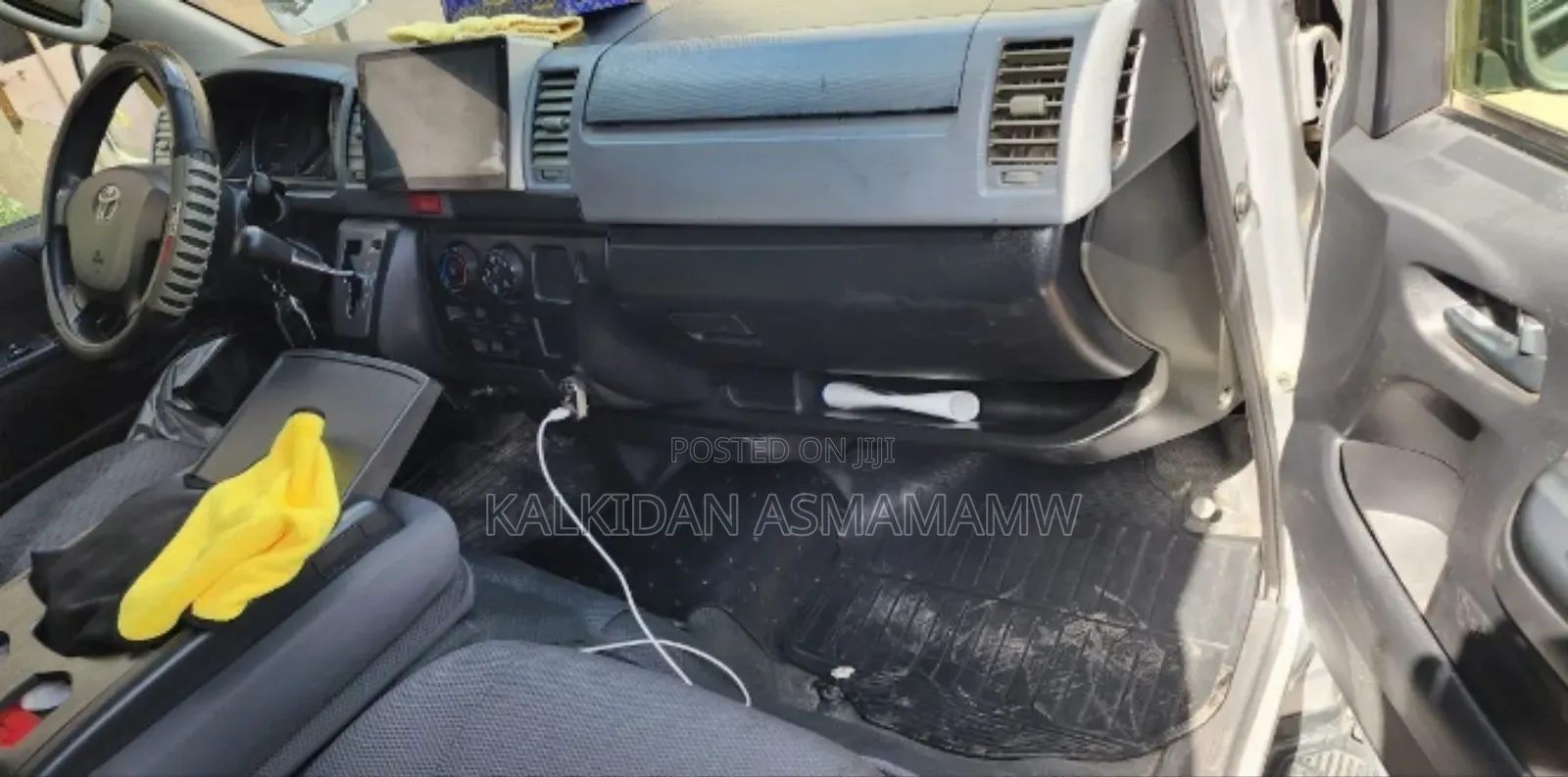 Toyota HiAce 2018 White