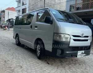 Toyota HiAce 2018 White