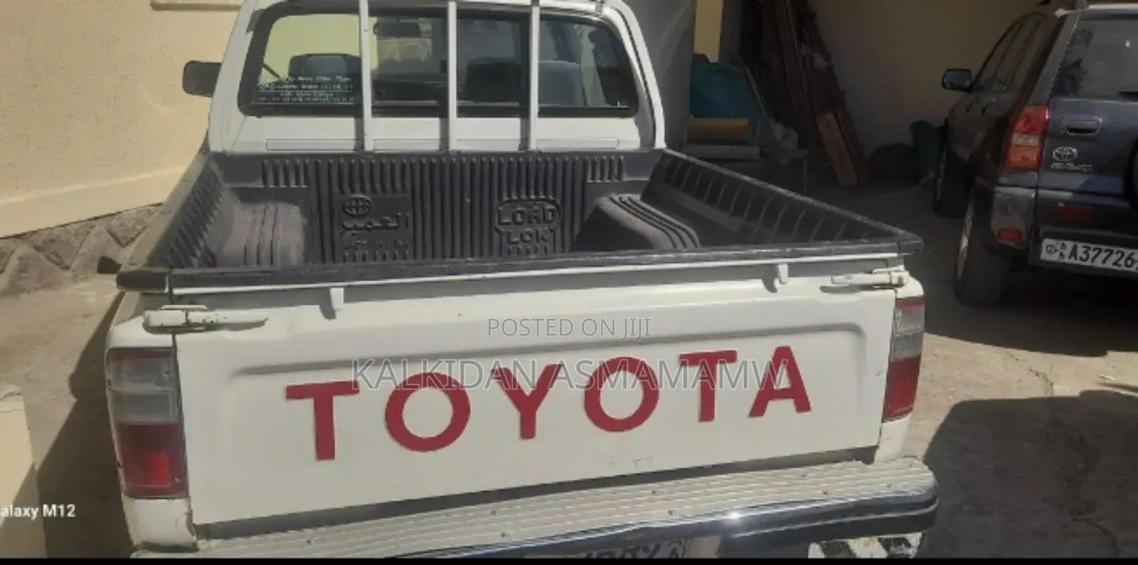 Toyota Hilux 2000 White