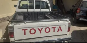 Toyota Hilux 2000 White