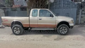 Toyota Tacoma 1995 White