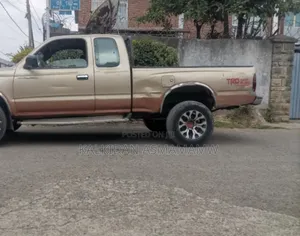 Toyota Tacoma 1995 White