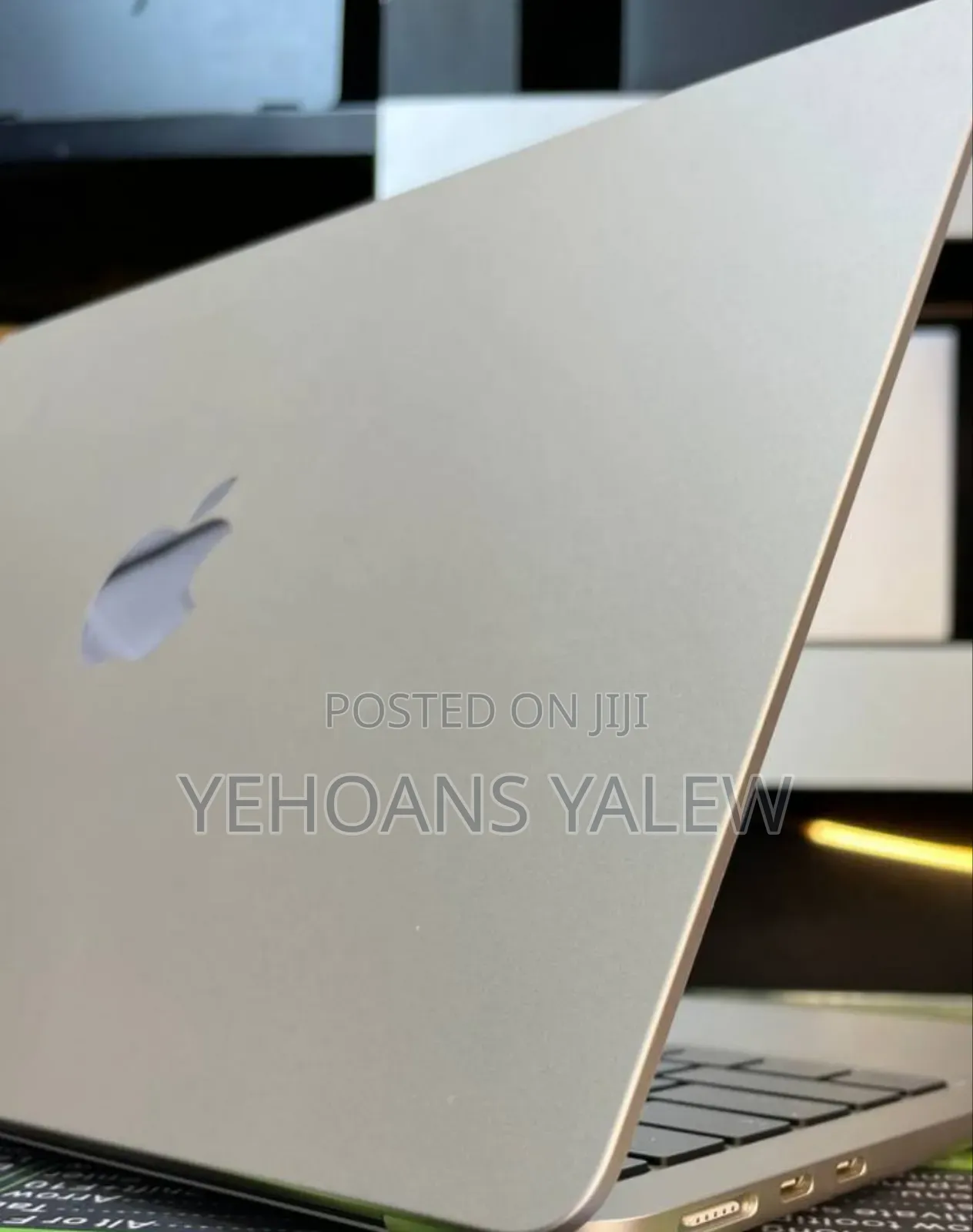 New Laptop Apple MacBook Air 2024 M3 13-Inch 8GB Apple M3 SSD 256GB