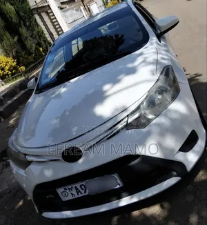 Toyota Yaris 2013 White