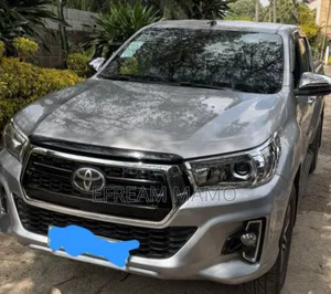 Toyota Hilux 2018 Silver
