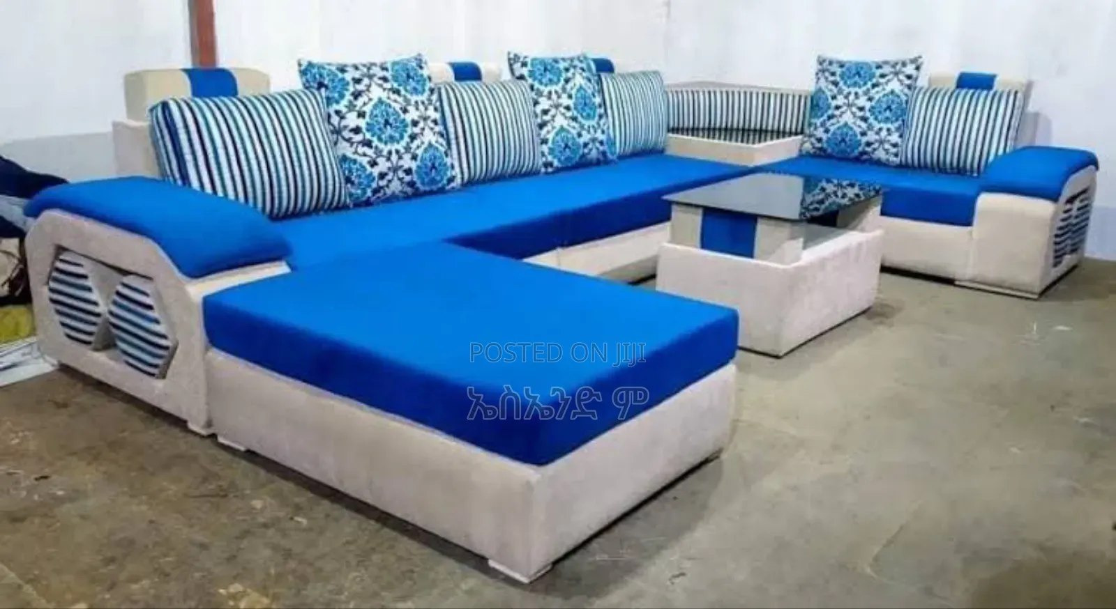 Sublime Space Adama Style With Table