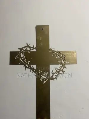 የግድግዳ ማስጌጫ መስቀሎች እና ጌጦች