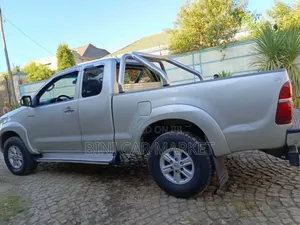 Toyota Hilux 2012 Silver