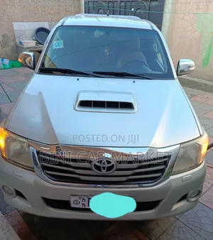 Toyota Hilux 2012 Silver