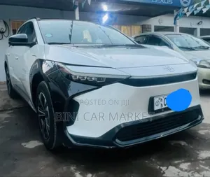 Toyota bZ4X 71.4 kWh AWD 2023 White