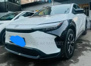 Toyota bZ4X 71.4 kWh AWD 2023 White