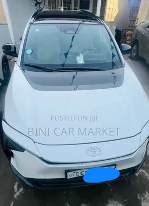 Toyota bZ4X 71.4 kWh AWD 2023 White