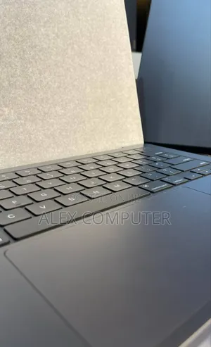 New Laptop Apple MacBook Pro 64GB Apple M3 Max SSD 1T