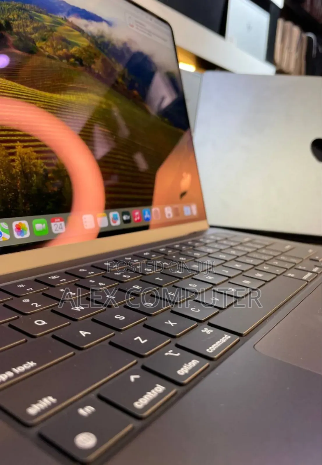 New Laptop Apple MacBook Pro 64GB Apple M3 Max SSD 1T