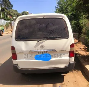 Toyota HiAce 2012 White