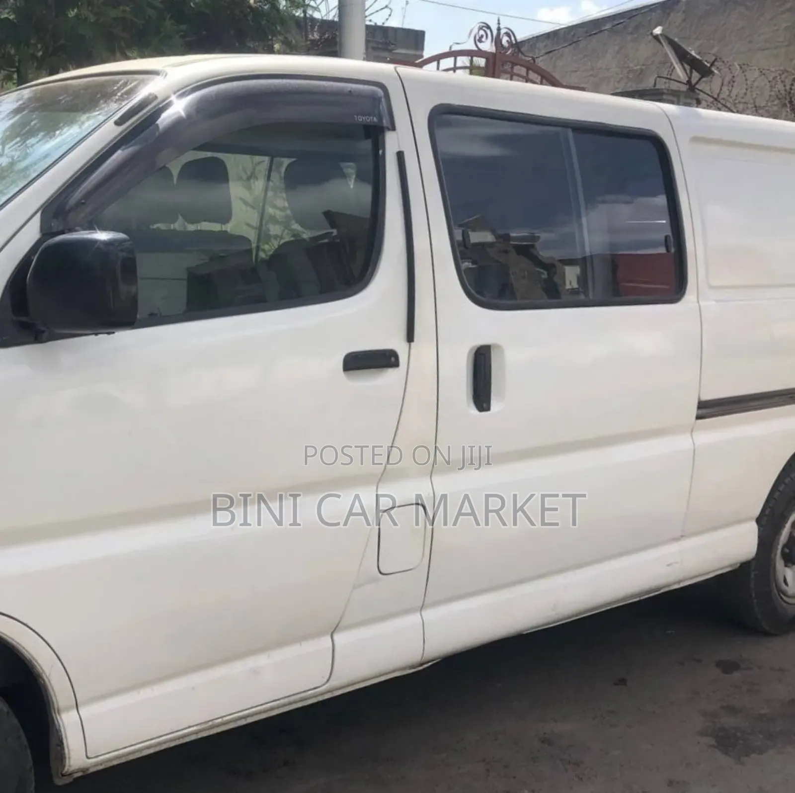 Toyota HiAce 2012 White