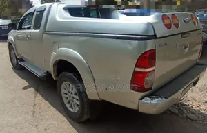 Toyota Hilux 2013 Gold