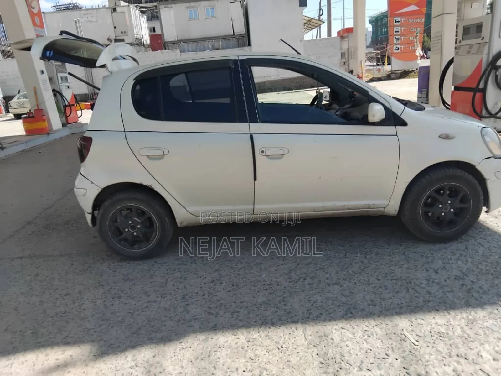 Toyota Vitz 2002 White