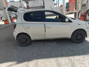 Toyota Vitz 2002 White