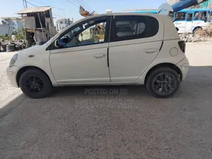 Toyota Vitz 2002 White