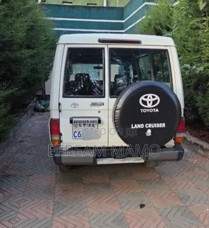 Toyota Land Cruiser 2016 White