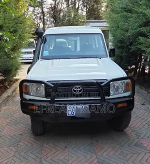 Toyota Land Cruiser 2016 White