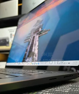 New Laptop Microsoft 16GB Qualcomm Snapdragon X Elite SSD 512GB