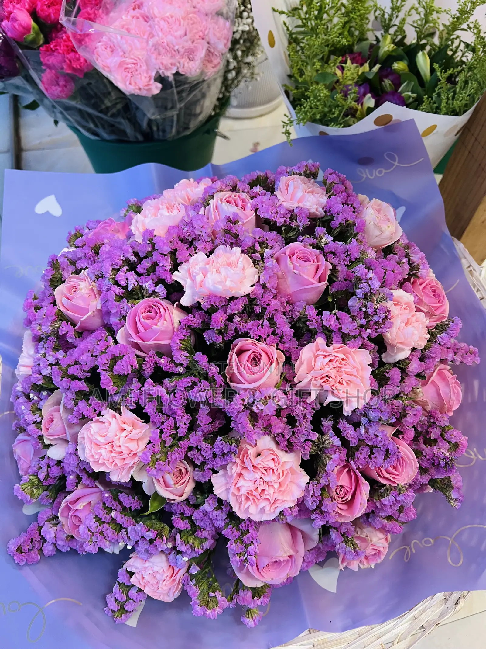 Elegant Purple Pink Rose Bouquet – Fresh Flowers