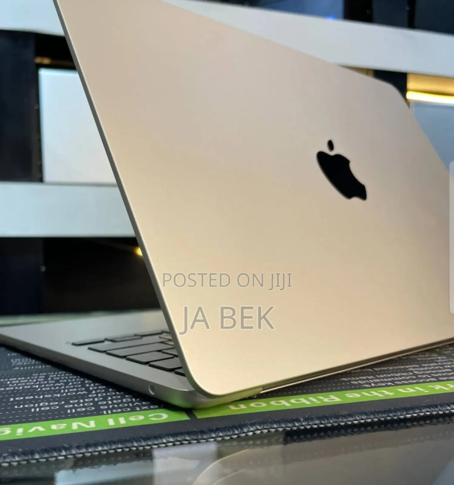 New Laptop Apple MacBook Air 2024 M3 13-Inch 8GB Apple M3 SSD 256GB