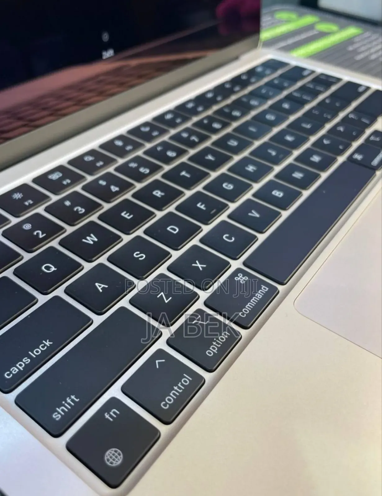 New Laptop Apple MacBook Air 2024 M3 13-Inch 8GB Apple M3 SSD 256GB