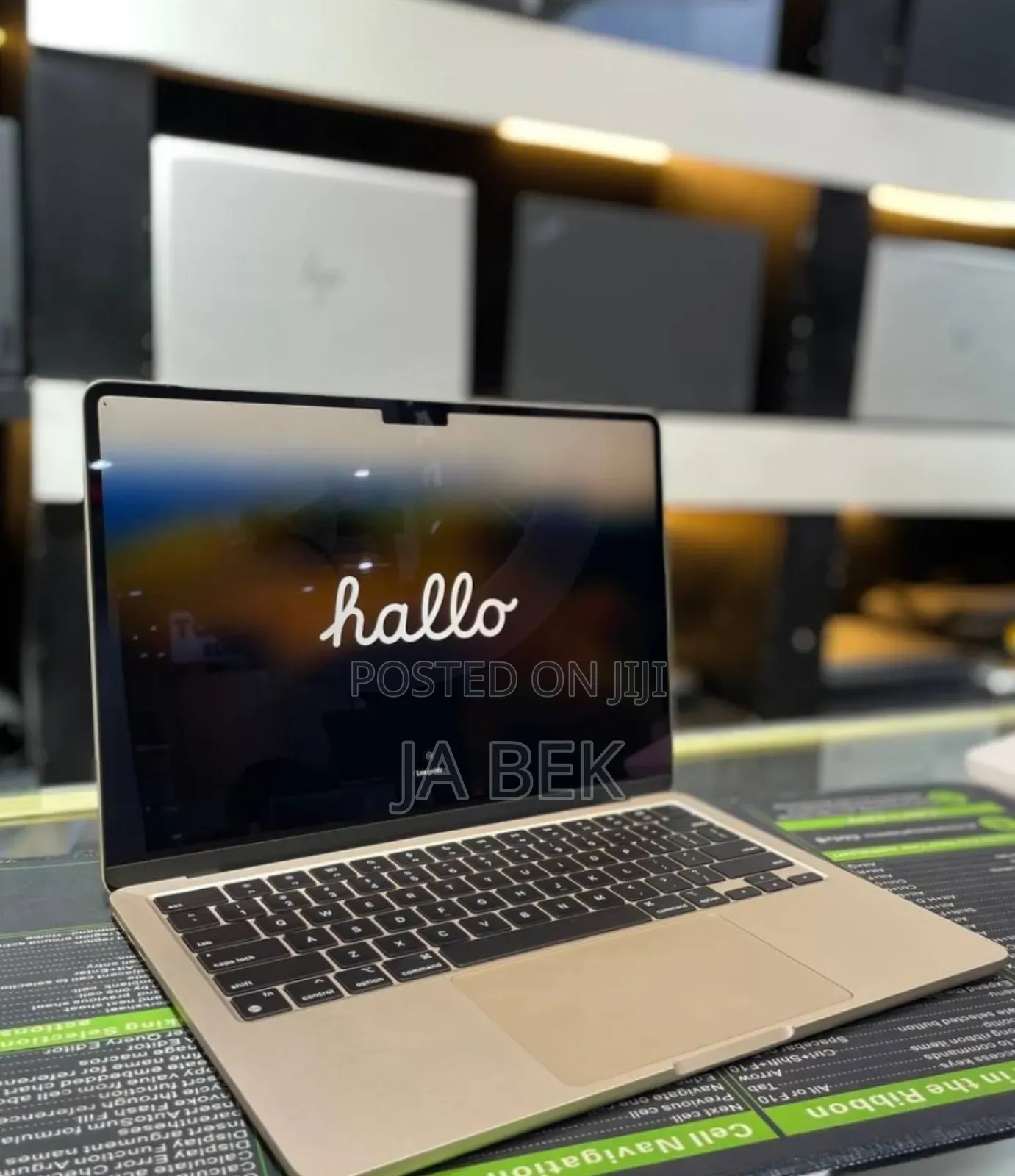 New Laptop Apple MacBook Air 2024 M3 13-Inch 8GB Apple M3 SSD 256GB