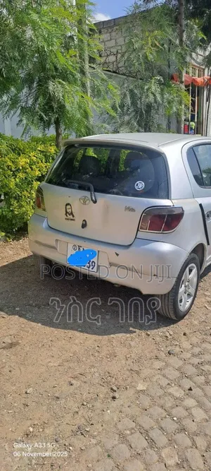 Toyota Vitz 1999 Silver