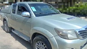 Toyota Hilux 2013 Silver
