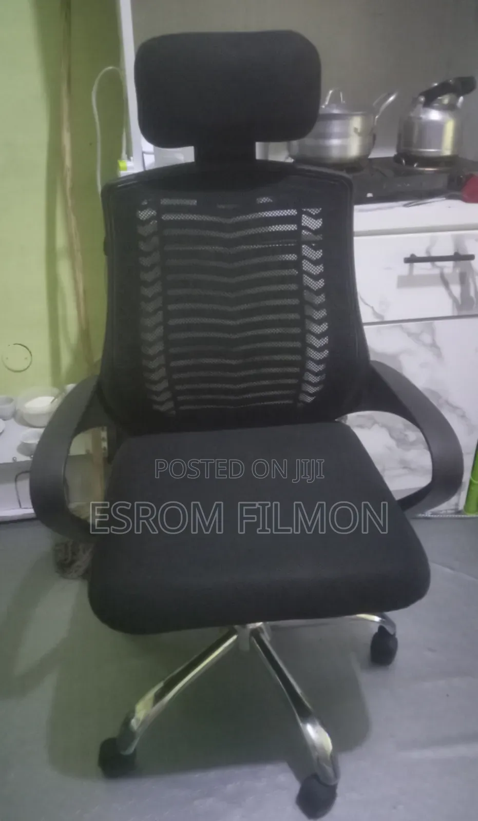 High-Quality Mesh Office Chair With Headrest Used for Only a Month