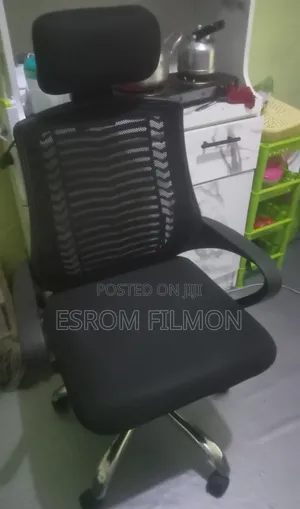 High-Quality Mesh Office Chair With Headrest Used for Only a Month