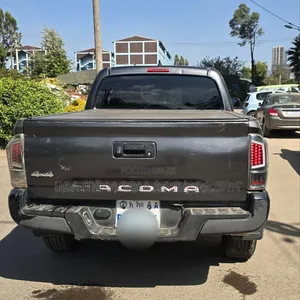 Toyota Tacoma 2017 Gray