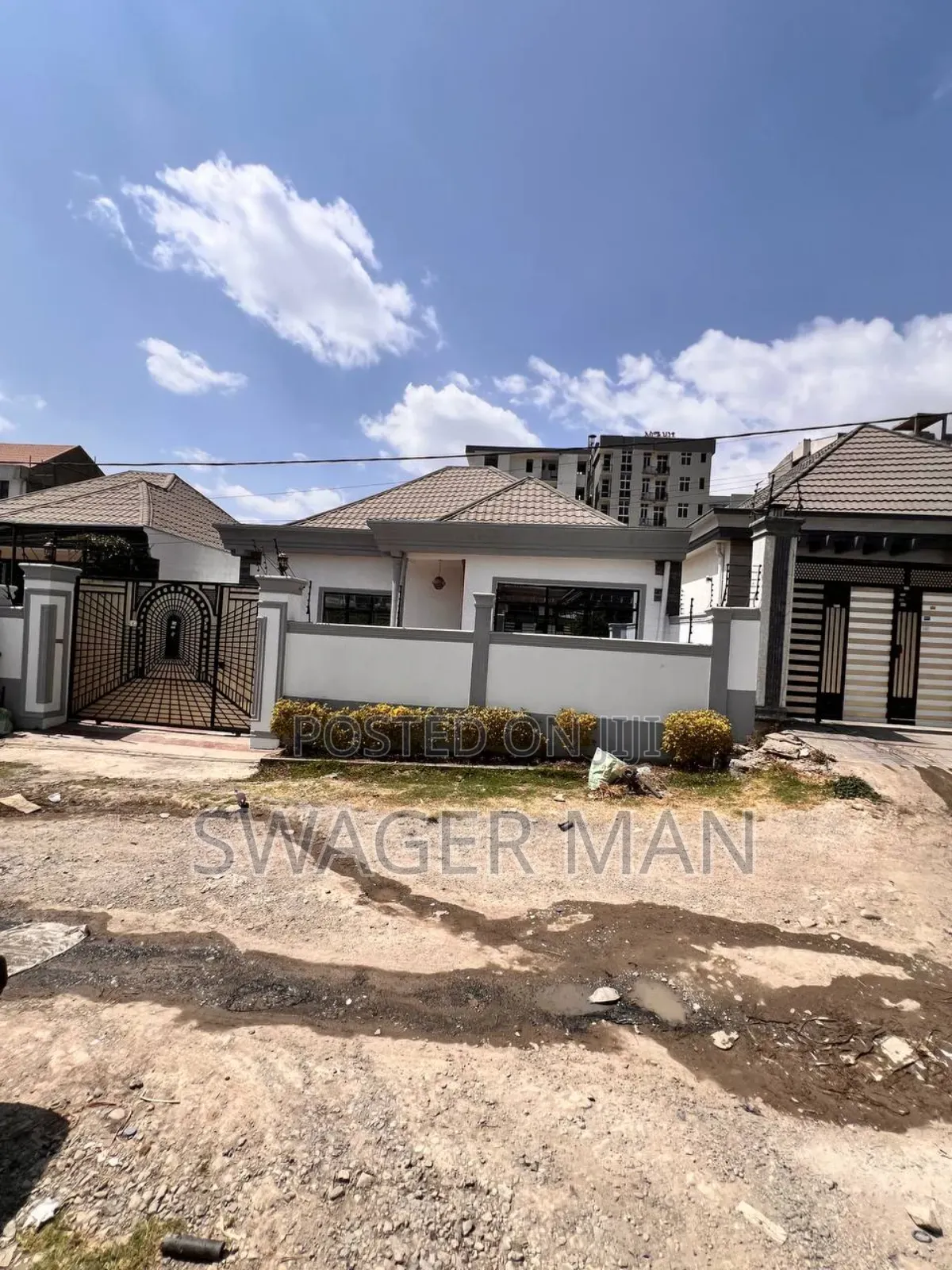 Furnished 5bdrm Villa in Ayat Compaund, Yeka for sale