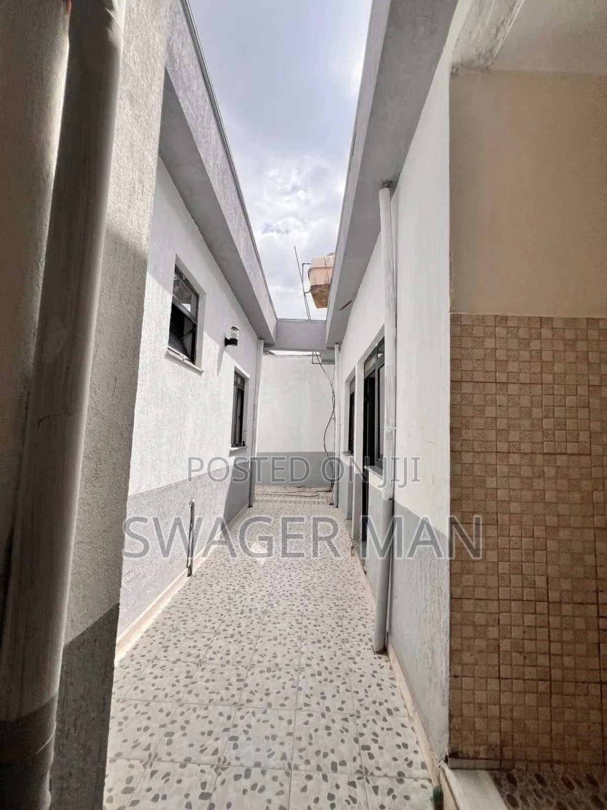 Furnished 5bdrm Villa in Ayat Compaund, Yeka for sale